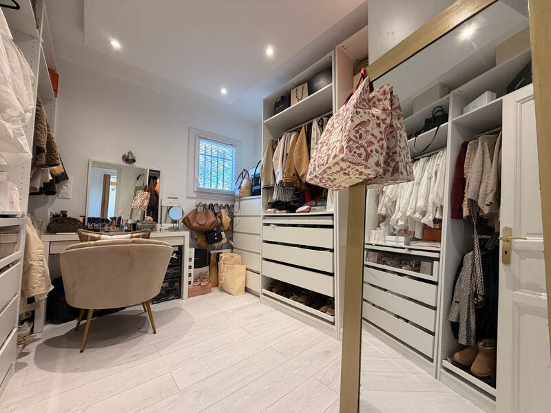 Maison - 180 m² - 5 pièces