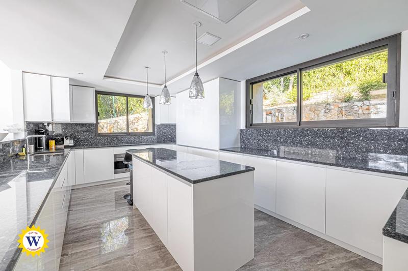 Villa - 372 m² - 8 pièces