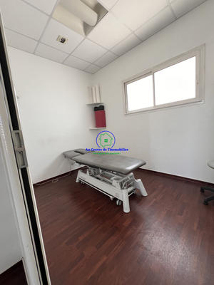 Local d'activités - 300 m² - 13 pièces