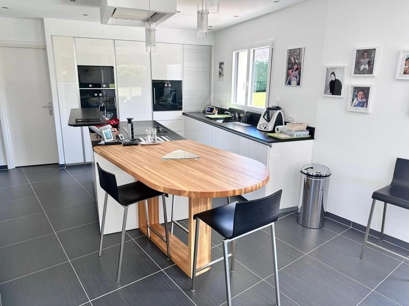 Maison - 261 m² - 10 pièces