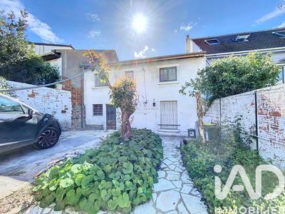 Maison - 90 m² - 5 pièces