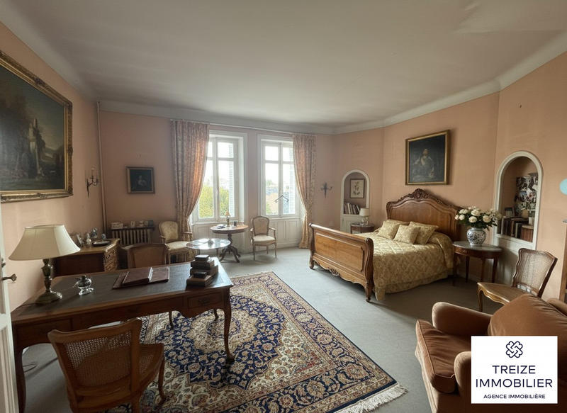 Maison - 280 m² - 7 pièces