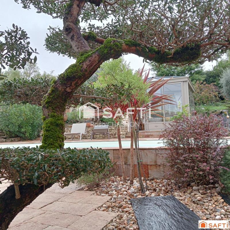 Maison - 220 m² - 10 pièces