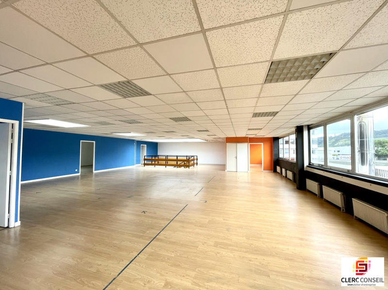 Local d'activités - 696 m²