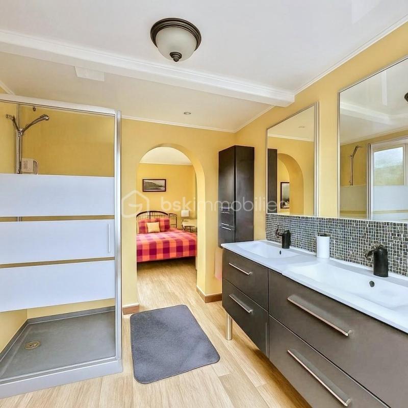 Maison - 280 m² - 15 pièces