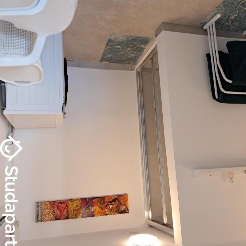 Chambre - 75 m² - 1 pièce