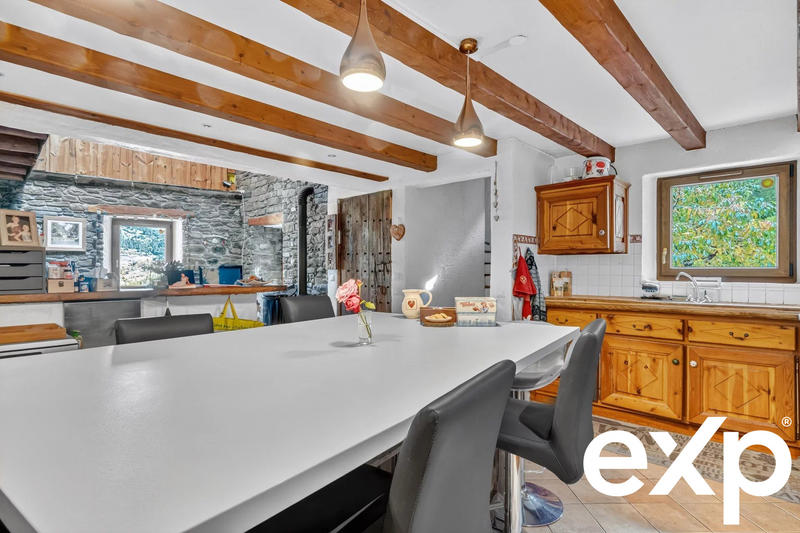 Maison - 438 m² - 12 pièces