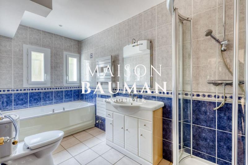 Villa - 212 m² - 9 pièces