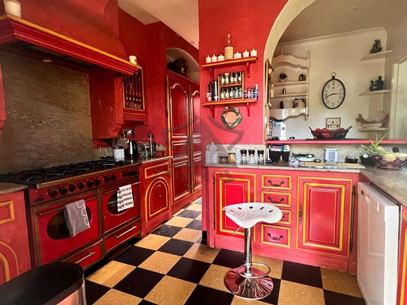 Propriété - 212 m² - 10 pièces