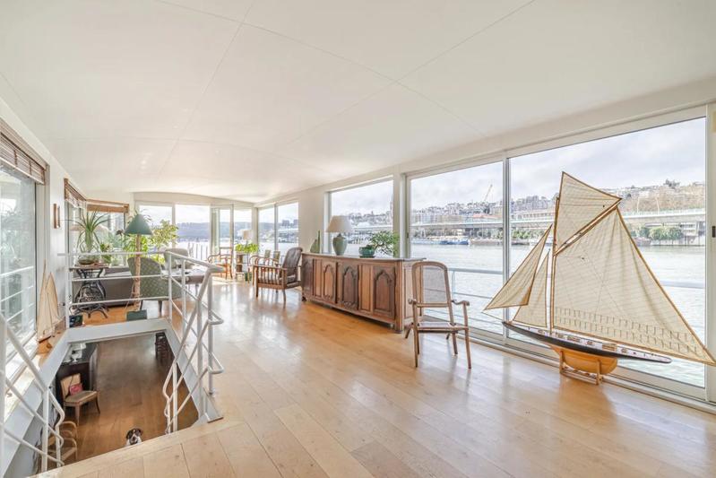 Maison - 250 m² - 7 pièces