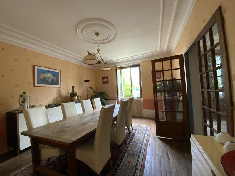 Maison - 235 m² - 9 pièces