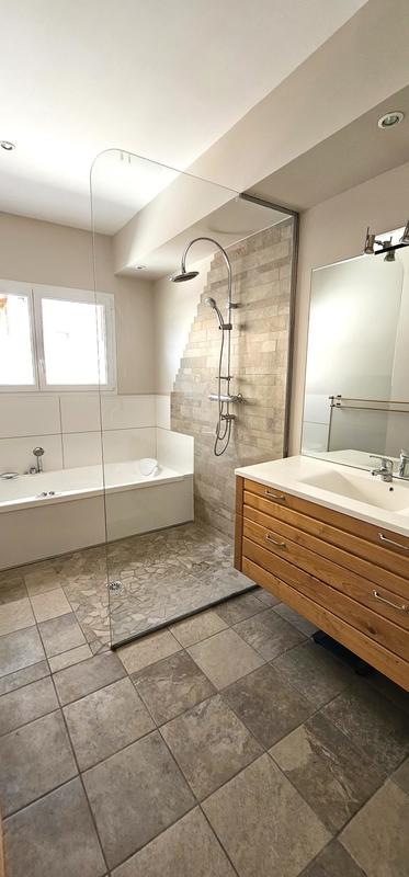 Maison contemporaine - 280 m² - 8 pièces