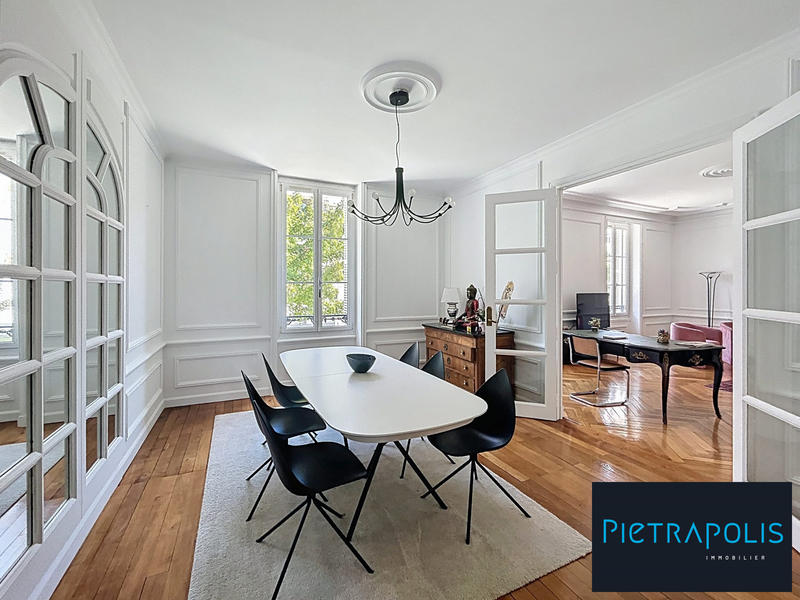 Appartement - 141 m² - 6 pièces