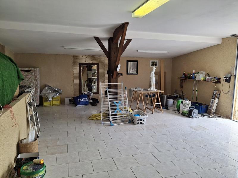 Maison traditionnelle - 241 m² - 7 pièces