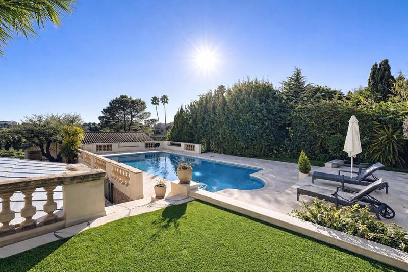 Maison - 318 m² - 11 pièces