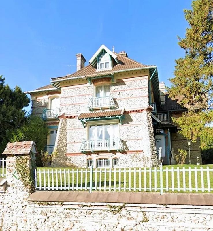 Propriété - 350 m² - 11 pièces