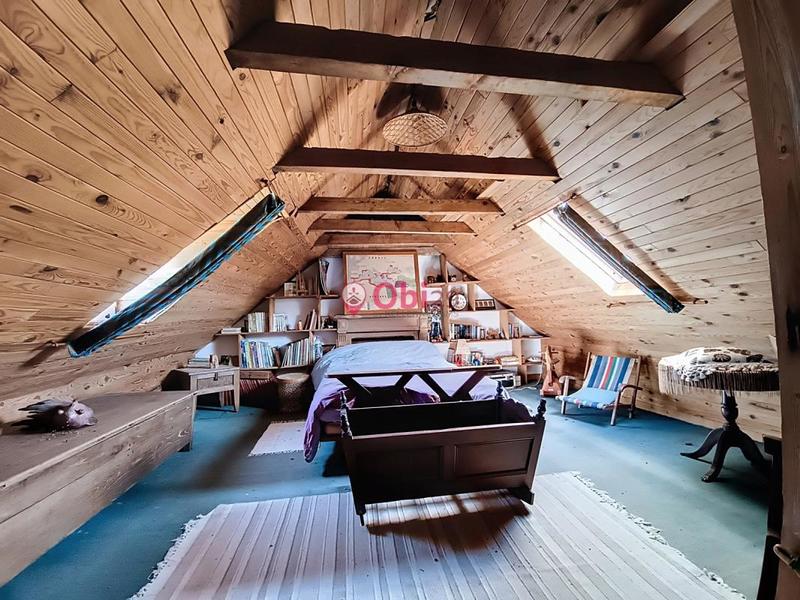 Maison - 220 m² - 12 pièces