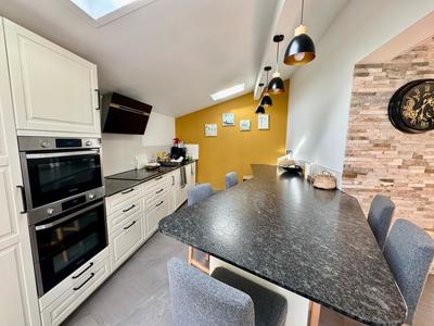 Maison - 223 m² - 7 pièces