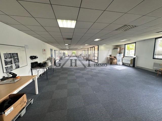 Entrepôt - 3 167 m²