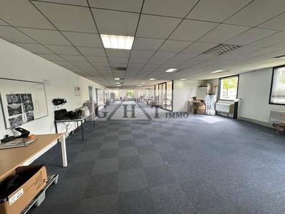 Entrepôt - 3 167 m²