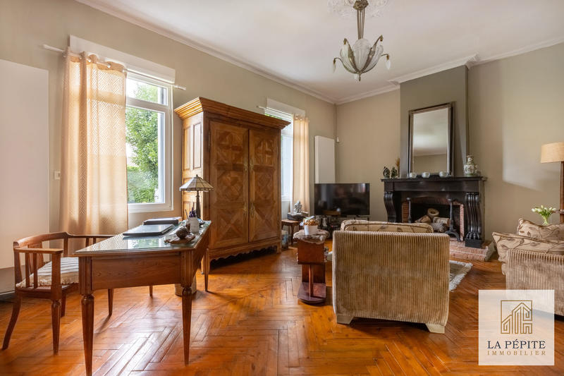 Maison - 275 m² - 7 pièces