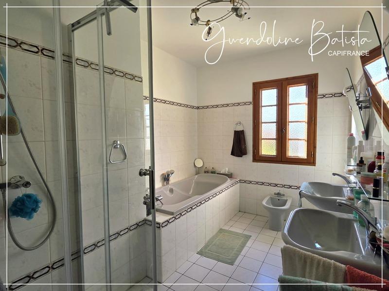 Maison - 121 m² - 6 pièces