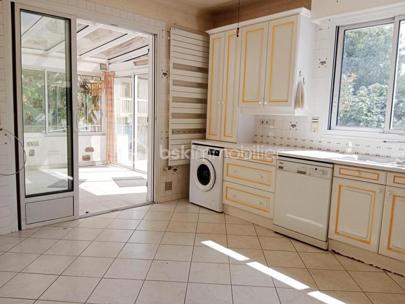 Maison traditionnelle - 177 m² - 8 pièces