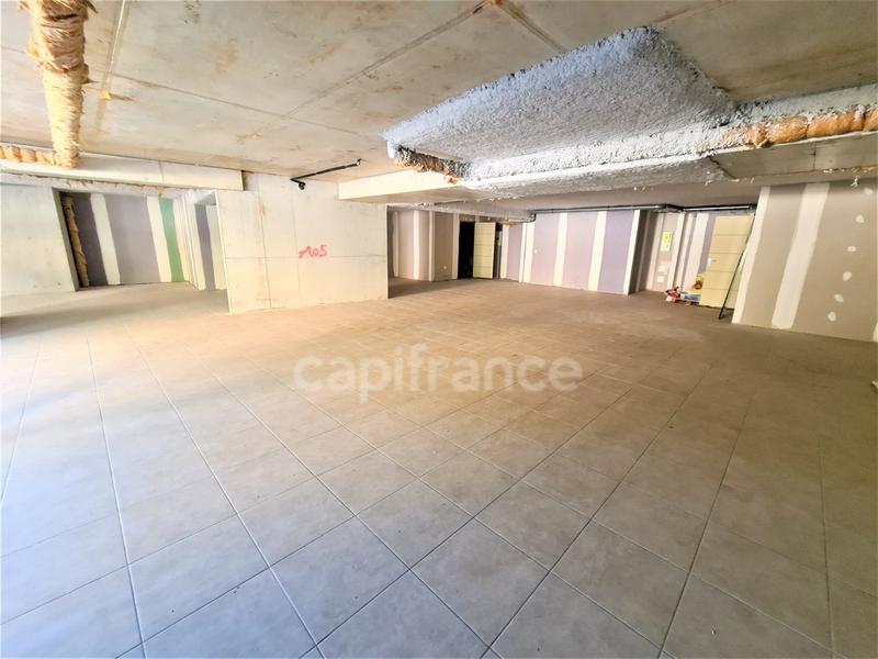 Local commercial - 210 m² - 1 pièce