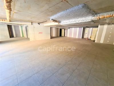 Local commercial - 210 m² - 1 pièce