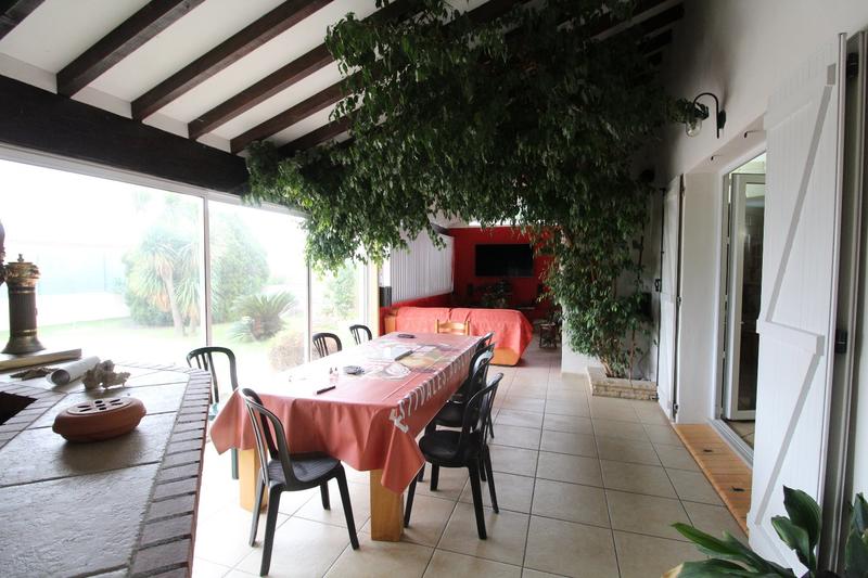 Viager - Villa - 230 m² - 9 pièces