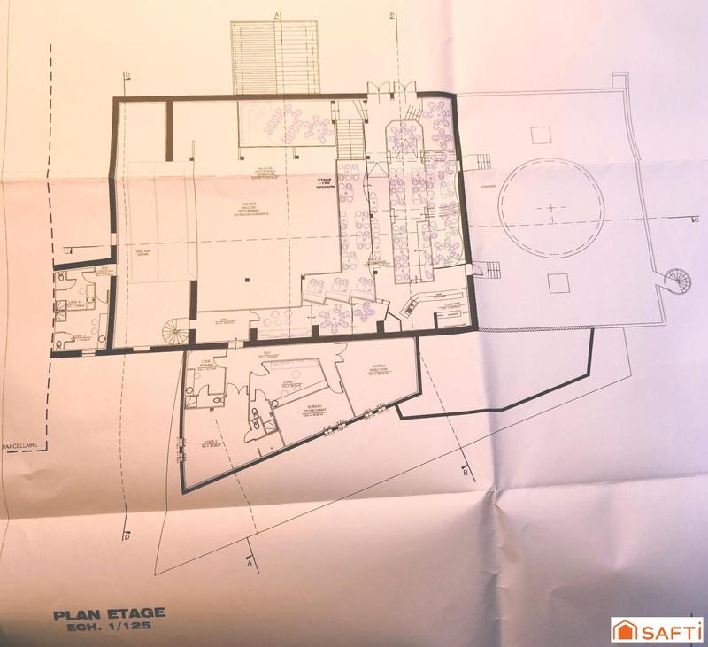 Local commercial - 1 417 m² - 33 pièces