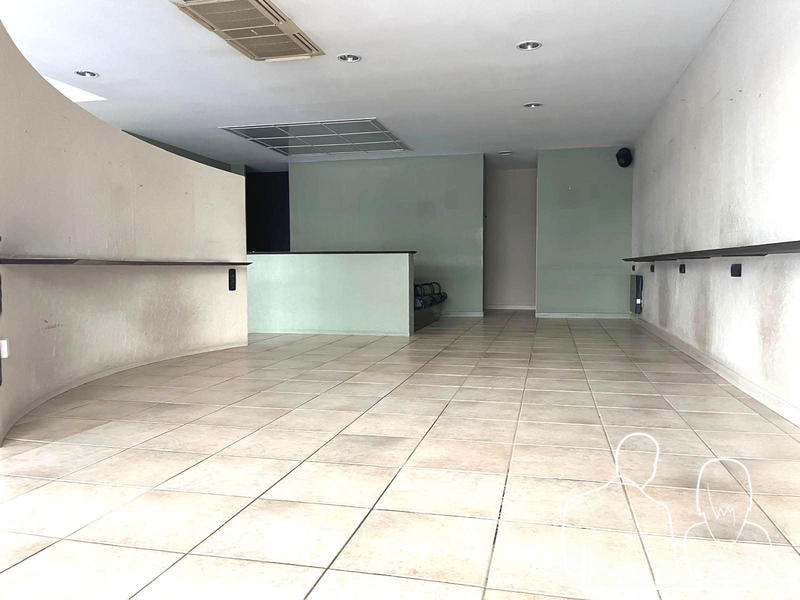 Local commercial - 90 m² - 3 pièces