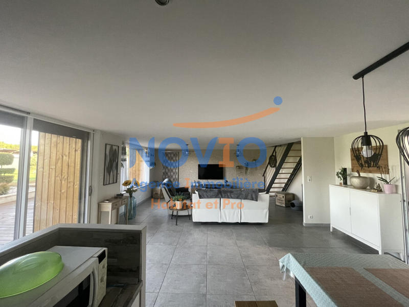 Maison - 180 m² - 8 pièces