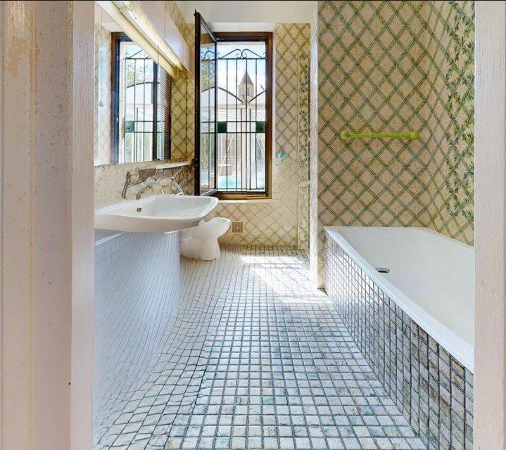 Maison - 320 m² - 8 pièces