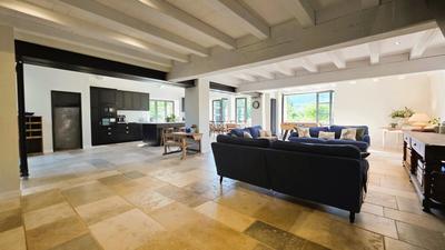 Demeure - 426 m² - 15 pièces