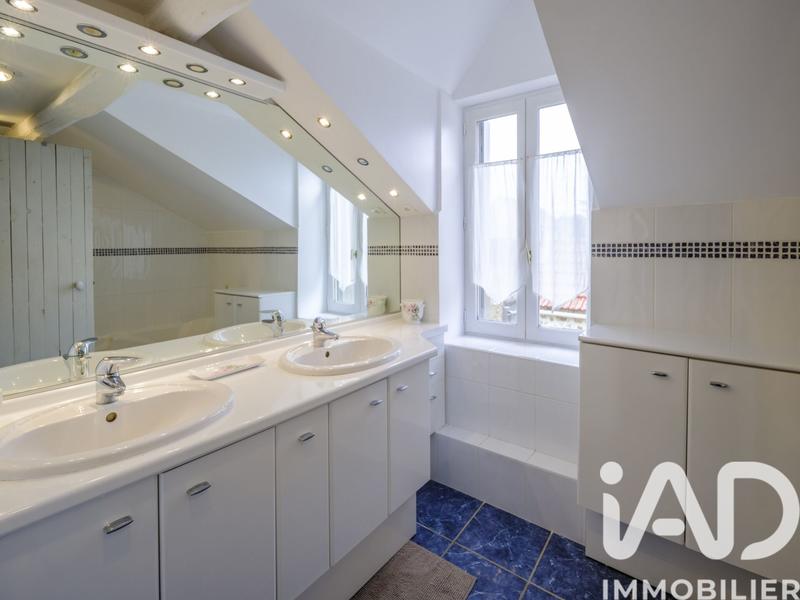 Maison - 205 m² - 7 pièces