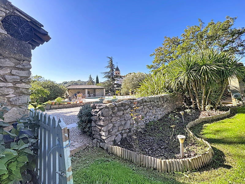 Maison - 331 m² - 9 pièces