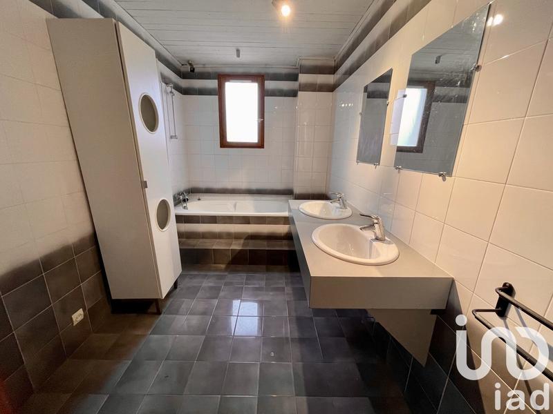 Maison - 180 m² - 7 pièces