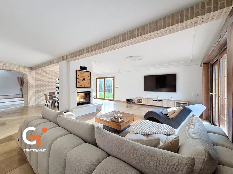 Maison - 260 m² - 6 pièces