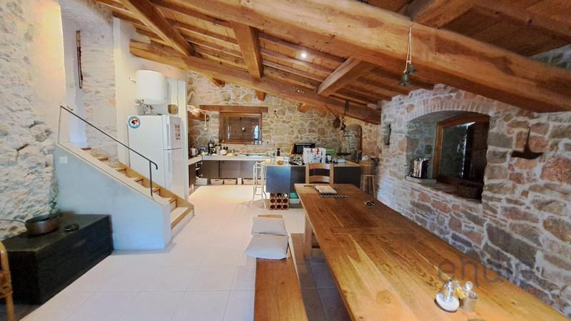 Maison - 210 m² - 7 pièces