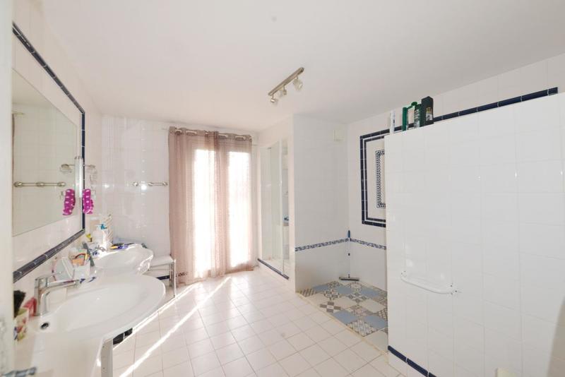 Maison - 284 m² - 7 pièces