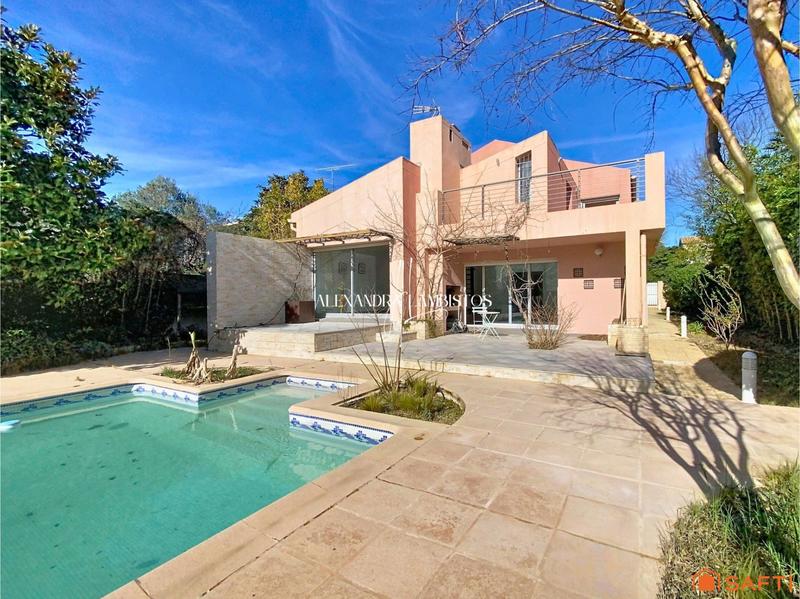 Maison - 209 m² - 6 pièces