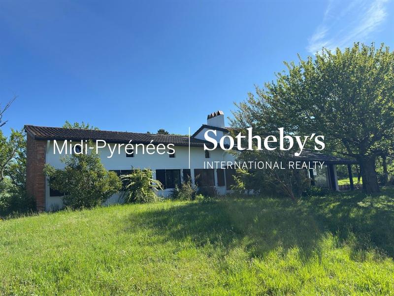 Maison - 232 m² - 9 pièces