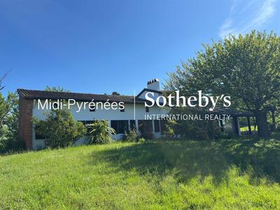 Maison - 232 m² - 9 pièces