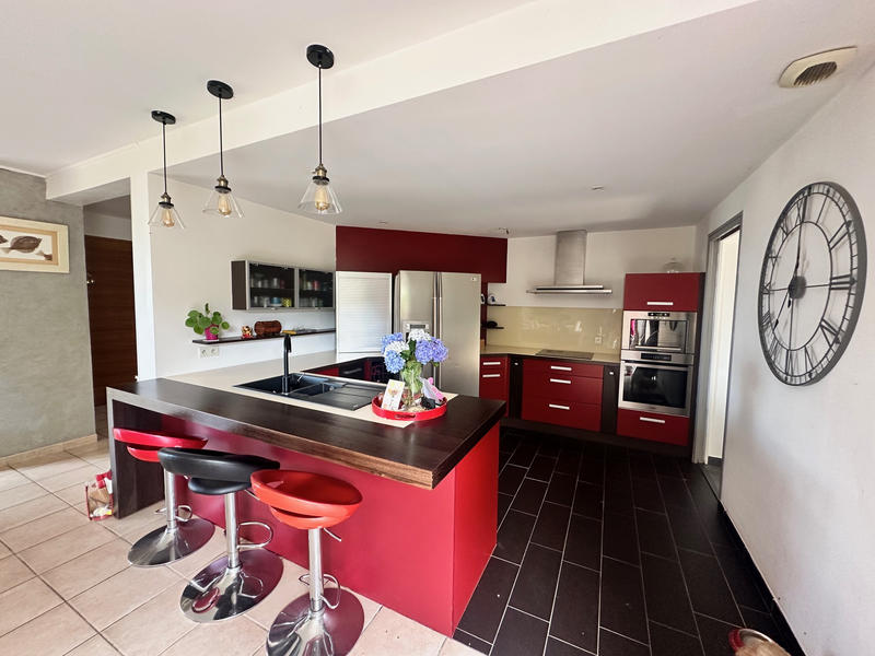 Maison - 205 m² - 6 pièces