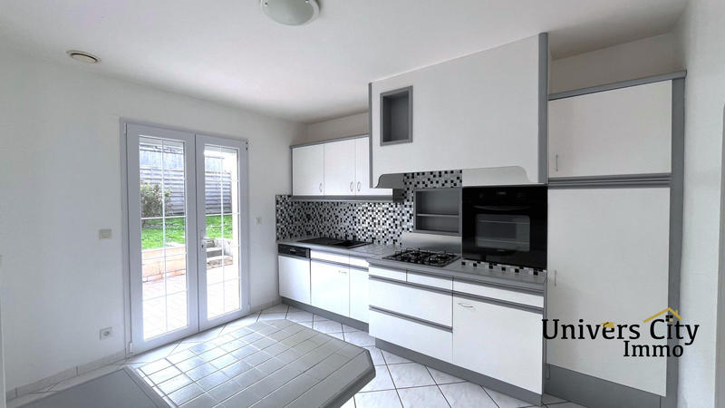 Maison traditionnelle - 128 m² - 6 pièces