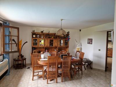 Villa - 264 m² - 6 pièces