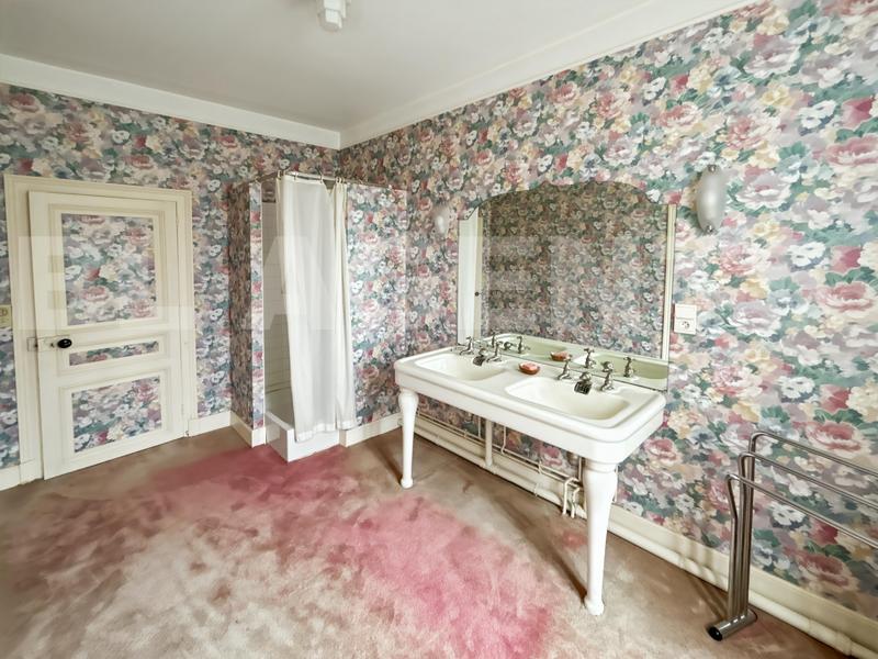 Maison - 336 m² - 10 pièces