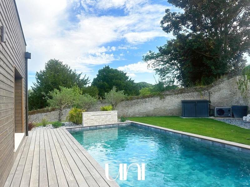 Maison - 300 m² - 6 pièces