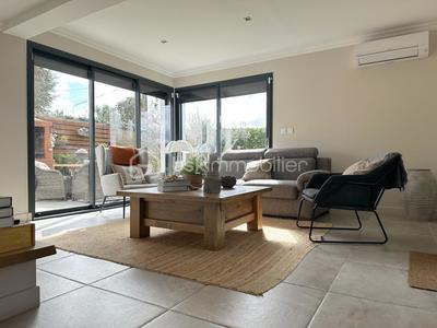 Maison - 218 m² - 9 pièces